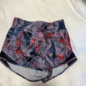 Lululemon hotty hot high rise 2.5”